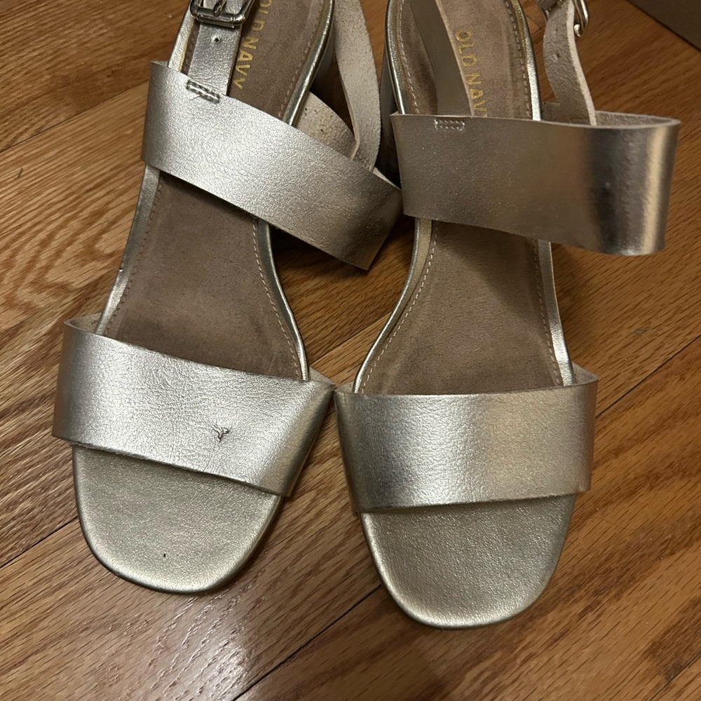 Old Navy Women's Metallic Sandals Size 7.5